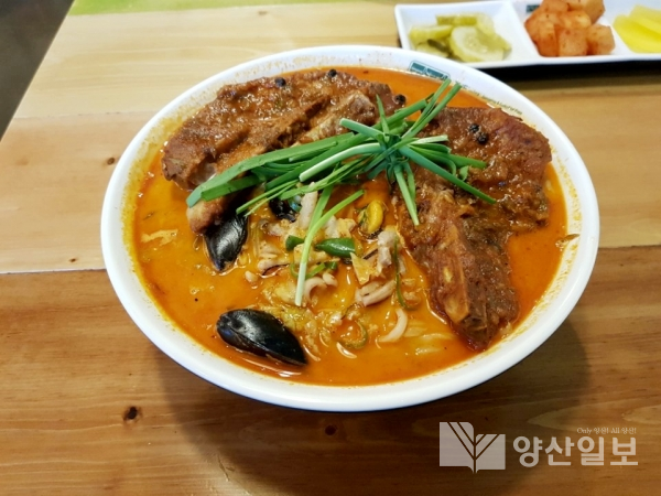 시카고짬뽕의 인기메뉴인 망치갈비짬뽕(10,000원)