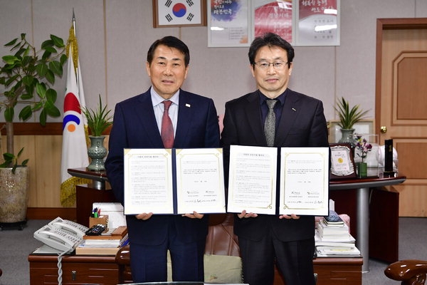 (재)양산시복지재단은 지난달 28일 한국석유관리원 영남본부와 차량용 연료유 지원을 위한 협약식을 가졌다.