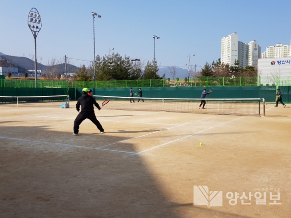 지난 11일 양산종합운동장에서 제25회 양산협회장기 테니스대회가 개최됐다.