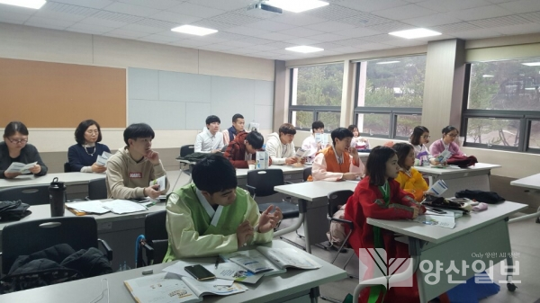 지난 20일 동원과기대는 양산경찰서와 함께 교내 외국인 학생들을 위한 한복 기증 행사를 열었다.