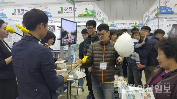 양산시가 지난 23일부터 3일 간 개최된 '경남관광박람회'에 참석해 양산의 주요관광지 홍보에 나섰다.