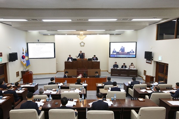 지난 26일 시작된 제154회 양산시의회 임시회가 모든 안건을 처리하고 30일 제2차 본회의를 끝으로 5일간의 회기를 마쳤다.