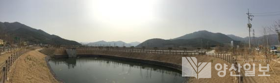 양산시가 화제천 일원에 공사했던 비점오염 저감시설로 수질이 크게 향상된 모습이다.