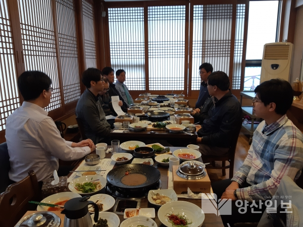 지난 5일 양산시선거관리위원회는 선거법에 대해 논하면서 양산지역 언론사 대표 및 기자 간담회를 열었다.