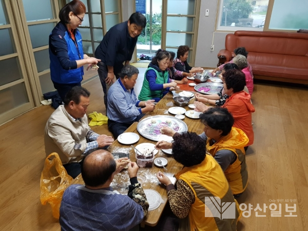 중앙동 건강위원회에서 실시하는 '찾아가는 행복보따리' 프로그램.