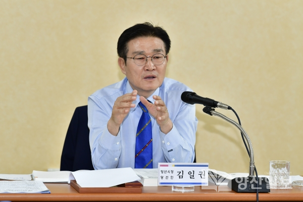 제8대 김일권 양산시장이 2일 오전 11시 시청 대회의실에서 취임식을 갖고 본격적인 민선 7기 업무에 들어간다.