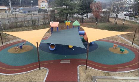 김해시는 폭염에 대비해 공원 5개소 그늘막을 설치·운영하고 있다(사진제공=김해시)
