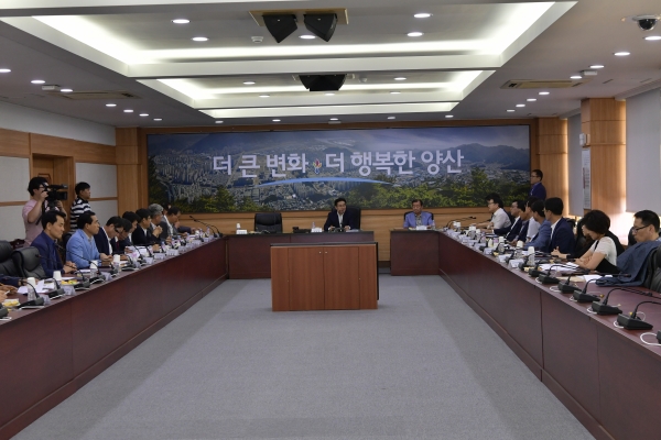 양산문화축전추진위원회는  21일 시청 회의실에서 2018 양산삽량문화축전 정기총회를 개최하고 올해 추진계획안을 확정했다.(사진제공=양산시)