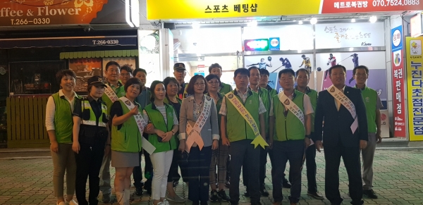 창원시 성산구 성주동 지역 주민들이 자발적으로 야간 청소년 선도에 나섰다.