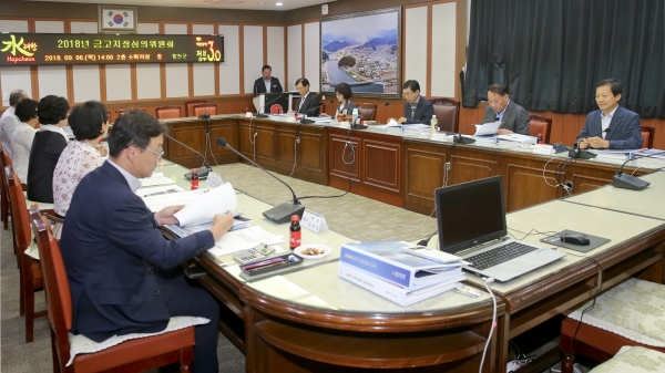 합천군 제1금고에 NH농협은행 합천군지부, 제2금고에 BNK경남은행 합천지점이 지정됐다.