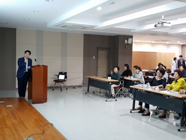 김해시서부건강지원센터에서 다음달 4일부터 18일까지 '2019년 제2기 알레르기 아카데미'를 개최한다.