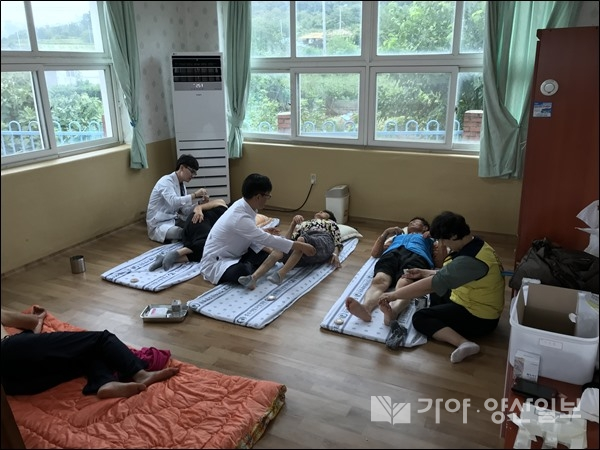 경상대학교 병원 어업안전보건센터는 11일 지역 관계기관과 함께 통영시 용남면 지도리 내 마을 순회진료를 실시했다.