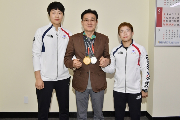 양산시체육회는 양산의 위상을 크게 높여준 것에 대한 감사의 뜻으로 유도 메달리스트에게 포상금을 전달하고 격려했다.