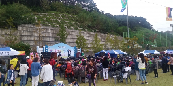 웅상체육공원 그라운드골프장에서 평산동 주민들이 한마당잔치를 열어 축제를 즐기고 있다. (사진제공=양산시)