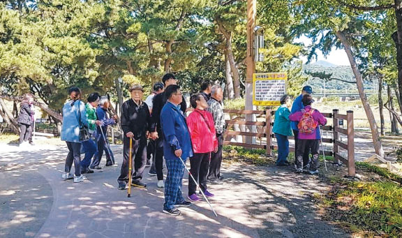 11일 시각장애인복지연합회에서 주최한 '시각장애인 보행훈련'(사진제공=밀양시)