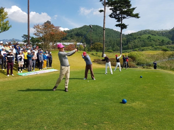 14일 창녕 동훈힐마루cc에서 제9회 부산대 창원동문회장배 골프대외가 열렸다.