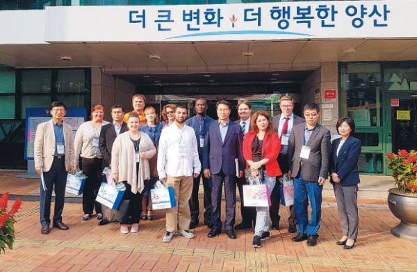 양산시 보건소를 방문한 부산대학교 한의학전문대학교 연수에 참가하고 있는 해외 의료전문가