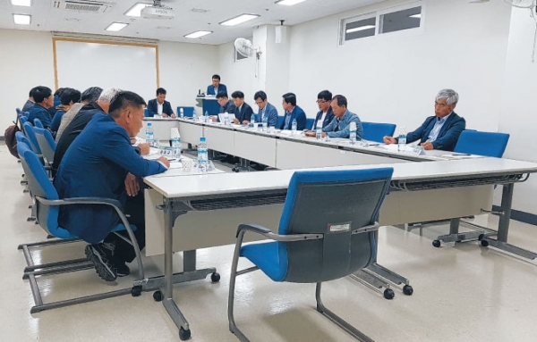 경남도는 12일 농산물 수급안정 및 최저가격보장 제도 마련 간담회를 개최했다.(사진제공=경남도)