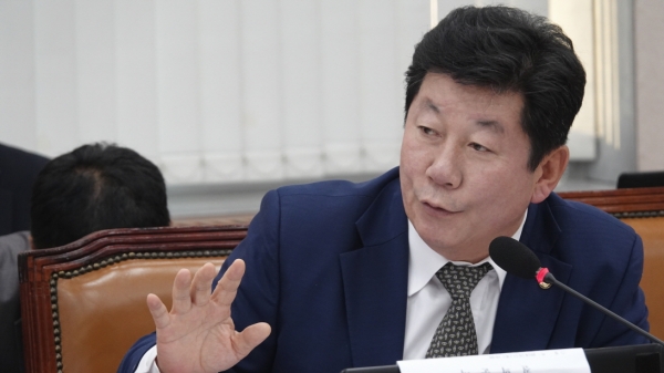 박재호 의원이 국정감사를 받고 있다.