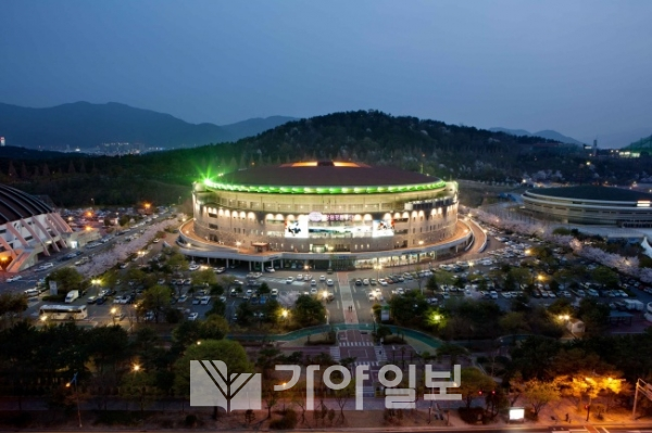 창원경륜공단 야경(사진제공=공단)