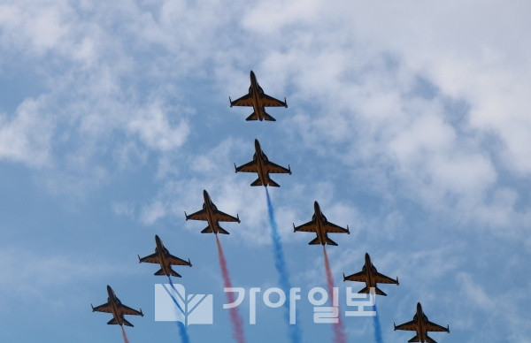 블랙이글스 곡예비행(사진제공=경남도)
