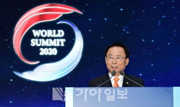 이주영 국회 부의장이 4일 일산 킨덱스에서 열린  ‘World Summit 2020’ 총회에서 축사를 히고 있다.(사진제공=가정연합)