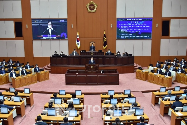 부산시의회가 임시회 2차 본회의를 11일 열고 있다.(사진제공=부산교육청)