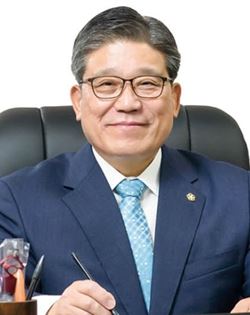 재선에 성공한 김길수 원장