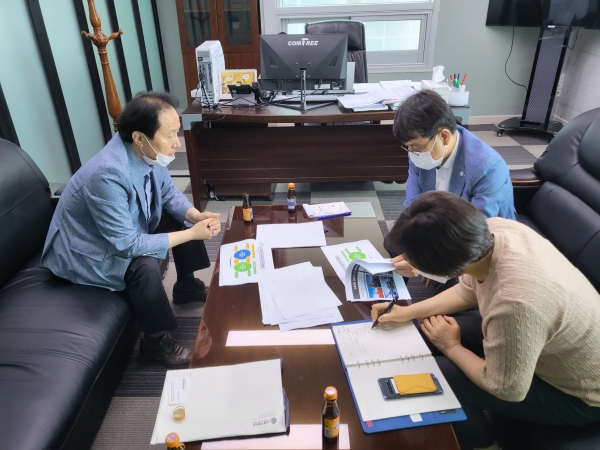 창원시 인수위 조영파 인수팀장 면담경상남도 인수위 정시식 위원장 면담