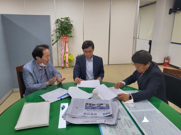 창원시 인수위 조영파 인수팀장 면담경상남도 인수위 정시식 위원장 면담