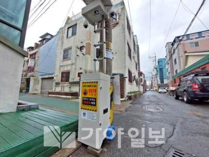 경주시 성건동 한 주택가에 설치한 '이동식 스마트 경고판'(사진제공=경주시)