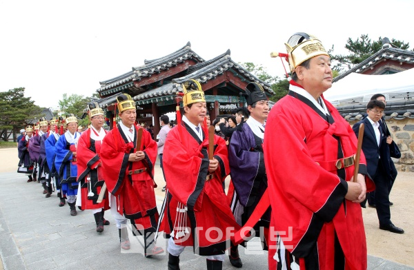 가락국 시조대왕 수로왕 춘향대제 봉행 장면(사진제공=김해시)