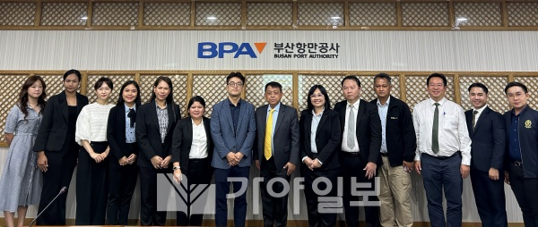 부산항을 방문한 태국 교통부 관계자들
